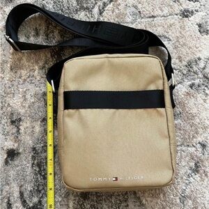 TOMMY HILFIGER MEN’S CROSSBODY BAG